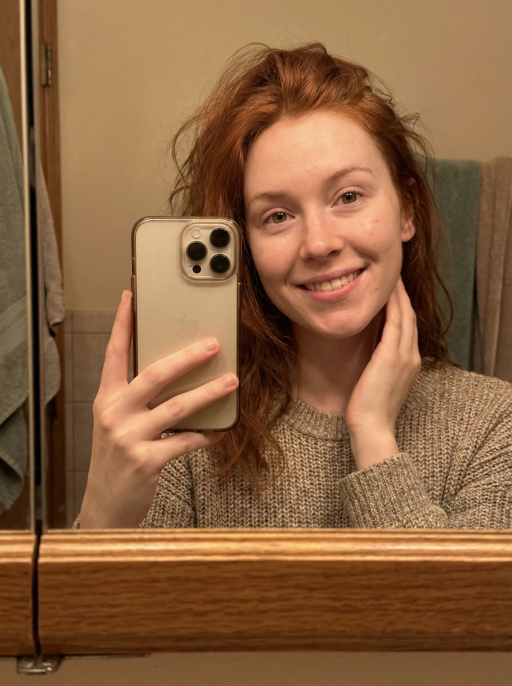 Exemplo visual 6 do guia Prompts de Selfie com IA: 20 Templates para Fotos Adultas Realistas